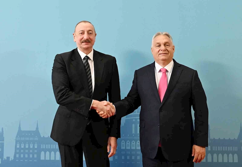 Aliyev, TDT Zirvesi’ne katılmak üzere Varkert Bazar’da
