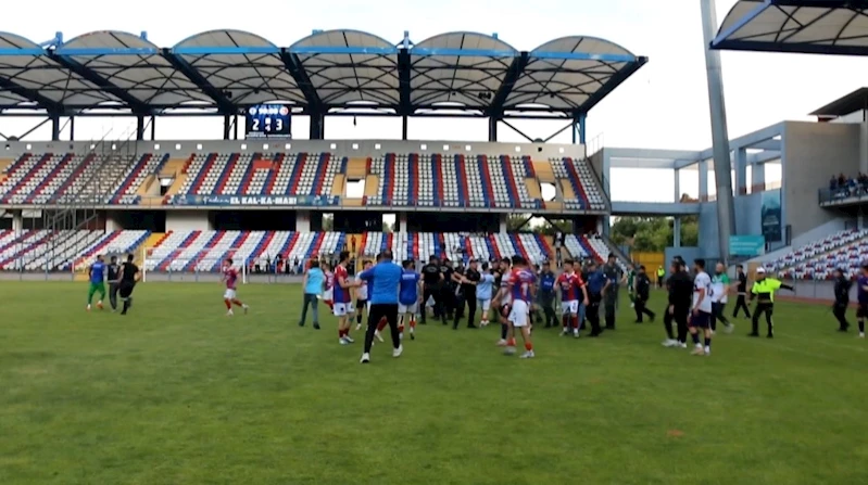 Karabük’te amatör lig final maçı sonrası saha karıştı
