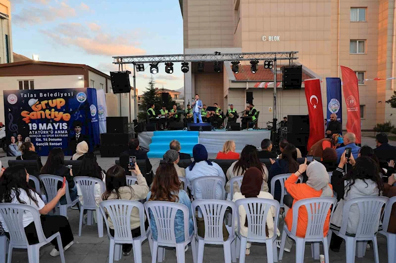 Grup Şantiye, bu kez de Gençlik Konseri’nde sahne aldı
