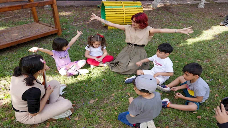 Çocuklar eğlenerek İngilizce öğreniyor
