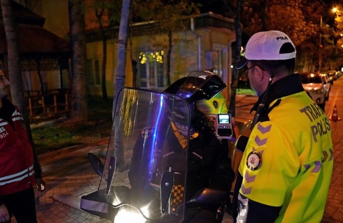 Isparta’da trafik ve asayiş uygulamasında 21 araca ceza kesildi
