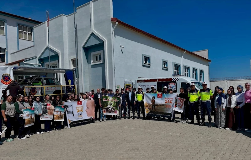 Jandarma’dan 160 öğrenciye emniyet kemeri ve eğitimi
