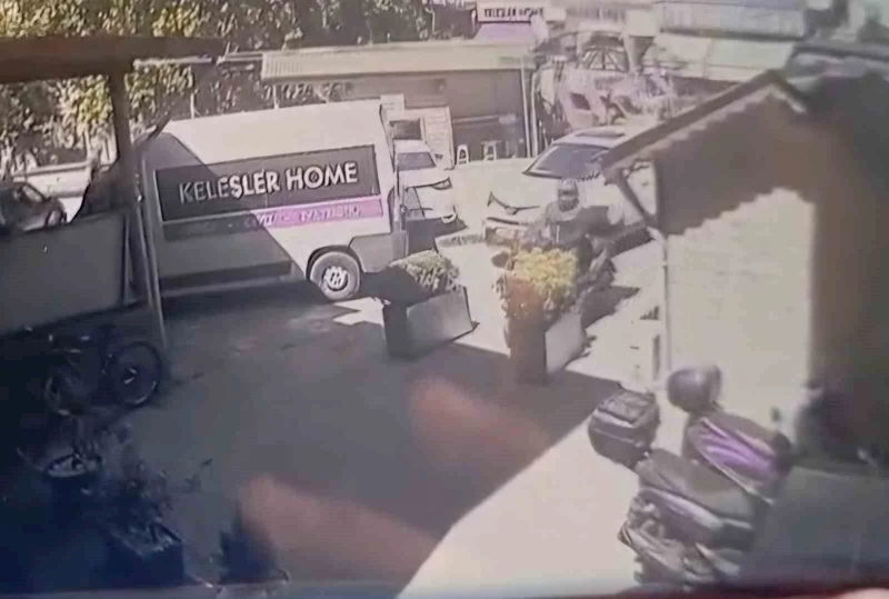 Gaz pedalı takılan motosiklet işyerinin duvarına tosladı: 1 yaralı
