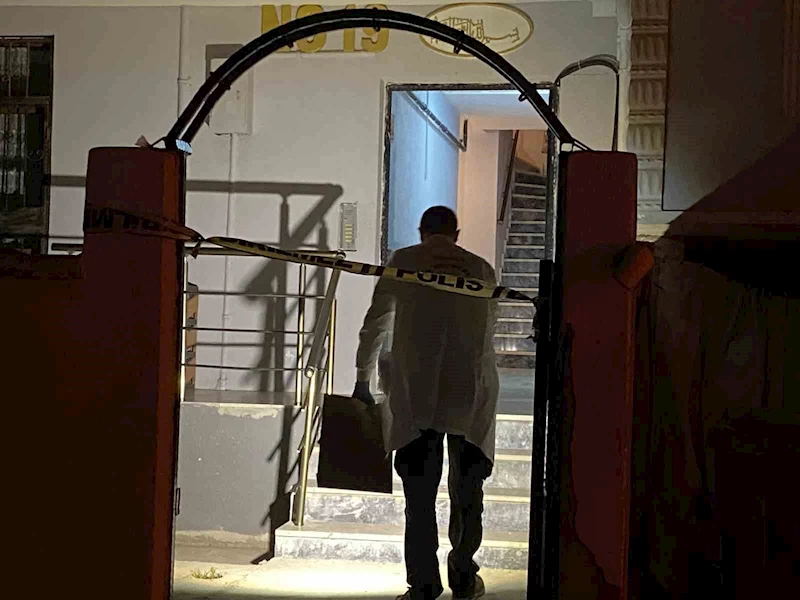 Kocaeli’de bir kişi evinde silahla vurulmuş halde bulundu
