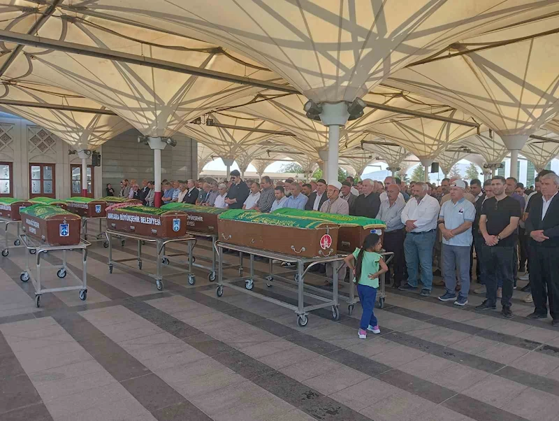Ankara’da başından vurulmuş halde ölü bulunan kız çocuğu son yolculuğuna uğurlandı

