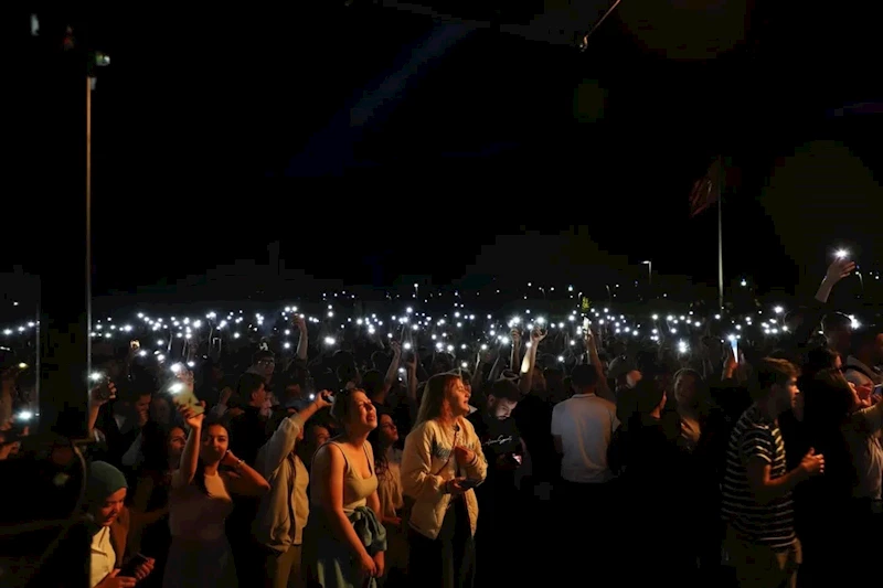 Öğrenciler konserle stres attı
