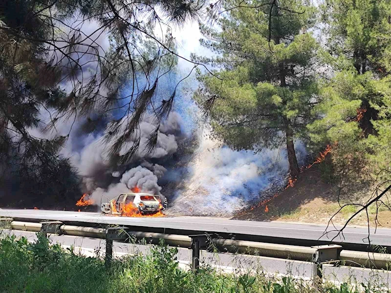 Tarsus’ta araçta çıkan yangın ormana sıçradı
