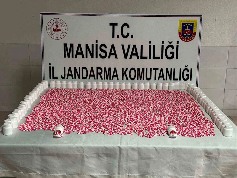 Ormanlık alanda saklanan uyuşturucuları jandarma buldu
