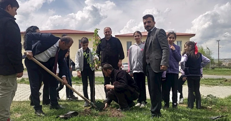 Fidan dikim etkinliğine Çıldır YBO da katıldı
