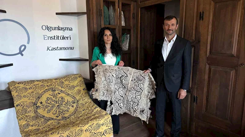 Kastamonu’da asırlık yorgan ile minder kılıfında ilk kez nadir görülen desenlere rastlandı
