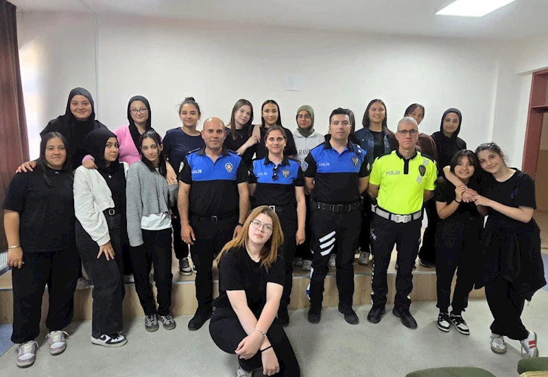 Öğrencilere polislik mesleği ve güvenli yaşam eğitimi
