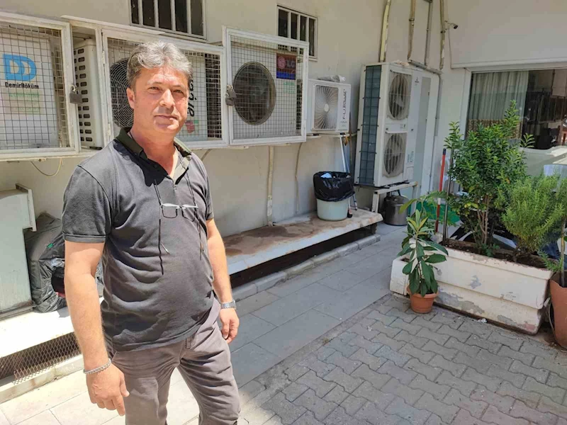 Büyükşehir belediyesi yetersiz kaldı vatandaş kendisi ilaçladı
