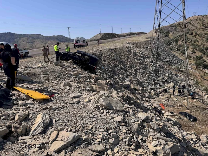 Şırnak’ta kamyonet şarampole devrildi: Aynı aileden 3 kişi öldü, 3 yaralı
