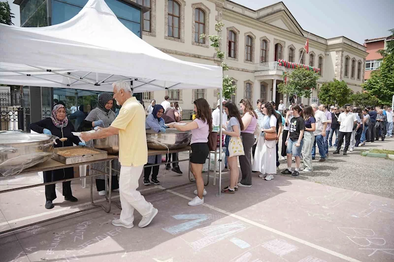 Eski mezunlar pilav gününde buluştu
