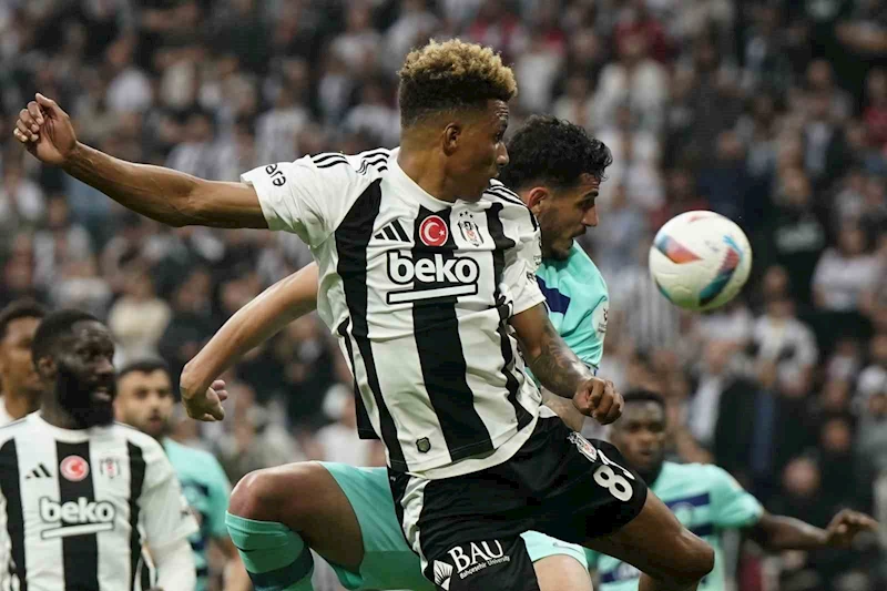 Trendyol Süper Lig: Beşiktaş: 0 - Çaykur Rizespor: 0 (İlk yarı)

