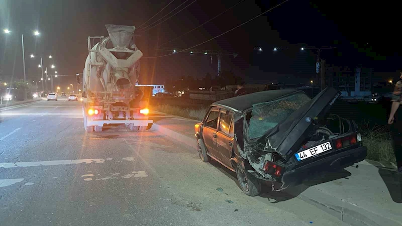 Mikser otomobile çarptı, 1 yaralı
