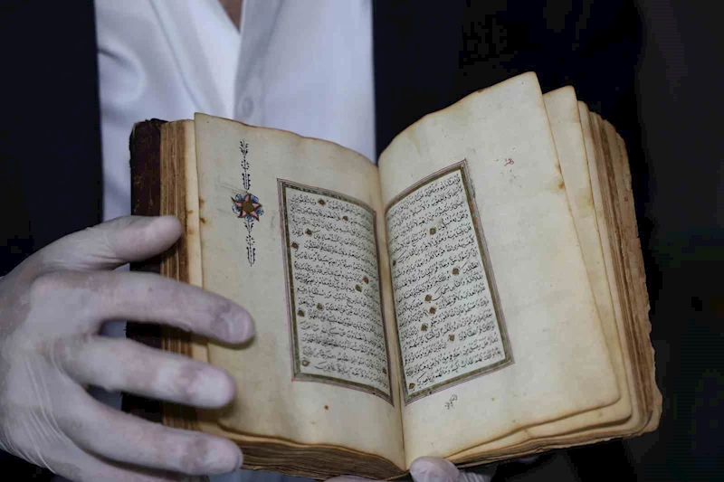 200 yıllık altın tezhipli Kur’an-ı Kerim’i Cumhurbaşkanı’na hediye etmek istiyor
