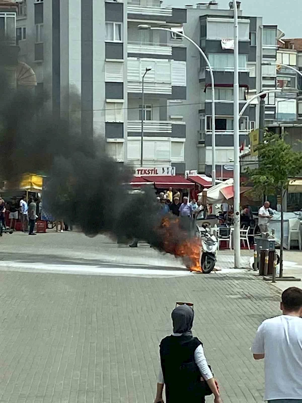 Motosiklet alev alev yandı
