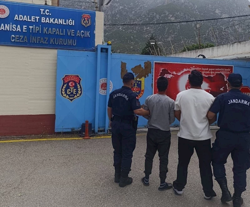 Turgutlu’da aranan 2 şahıs jandarmadan kaçamadı
