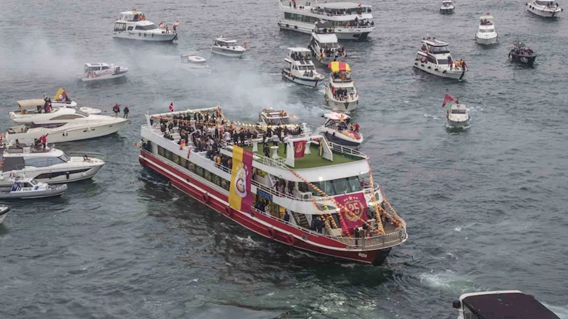 Galatasaray’da kutlamalar üstü açık otobüs turuyla başladı
