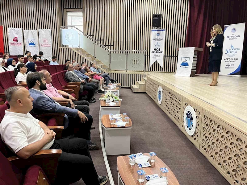 Gençler afetlere karşı bilinçlendirildi
