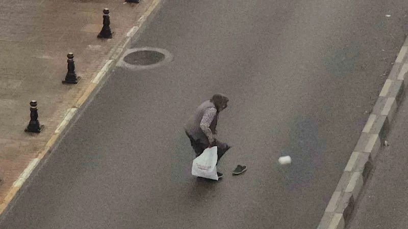 Karabük’te fırtına ve yağmur etkili oldu, yollar göle döndü
