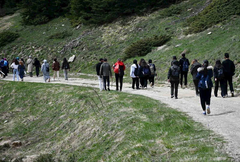 Üniversite öğrencileri dersi Ilgaz Dağı’nda işledi
