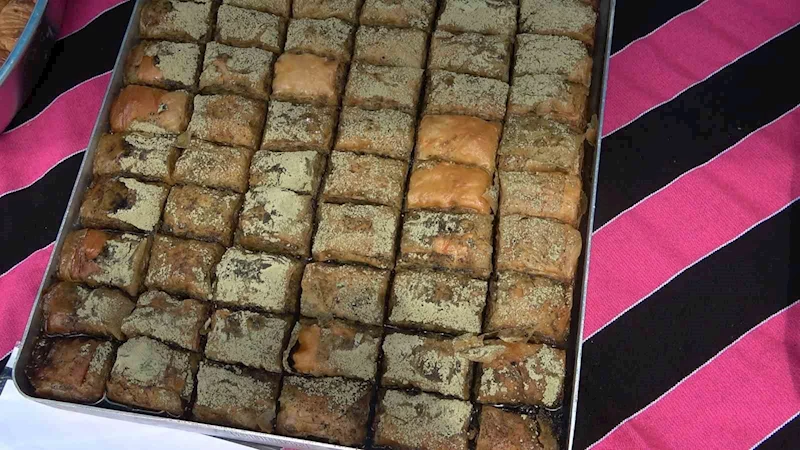 Rize’de Türk Mutfağı lezzetleri görücüye çıktı en fazla ilgiyi çay aromalı baklava çekti
