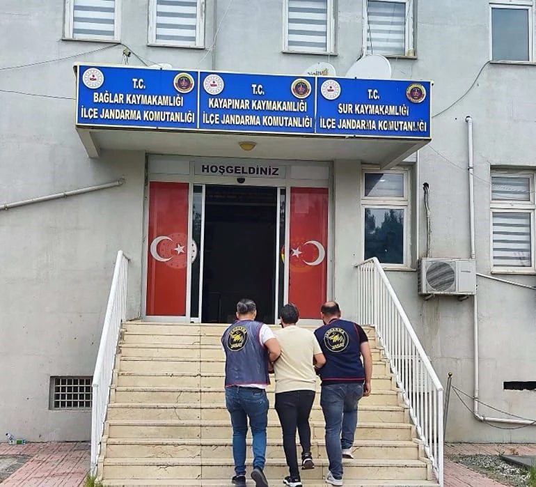 Diyarbakır’da 82 yıl kesinleşmiş hapis cezası bulunan zanlı yakalandı
