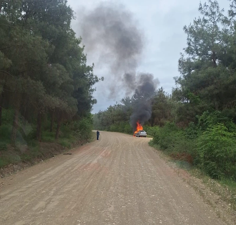 Motor kısmında çıkan yangın aracı kullanılamaz hale getirdi
