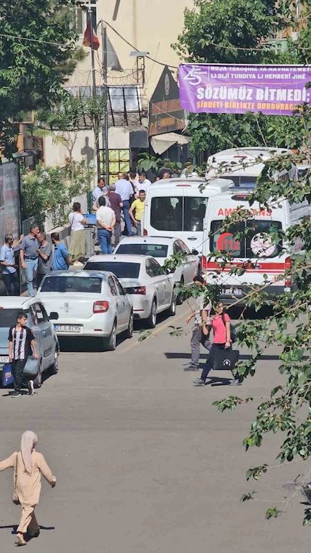 Belediye binasında tartıştığı amcasını silahla yaraladı
