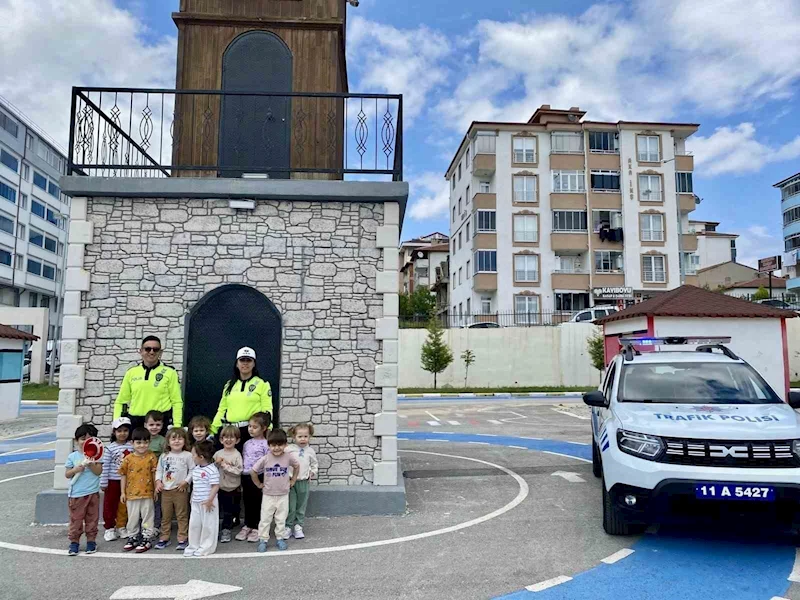 Minik öğrenciler polislik mesleğini yakından tanıdı
