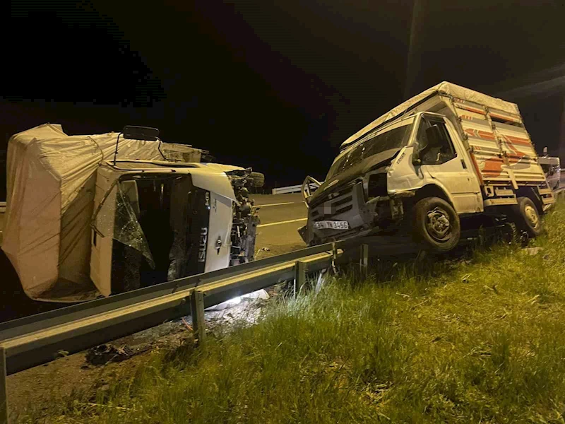 Kars’ta iki kamyonet çarpıştı: 3 yaralı
