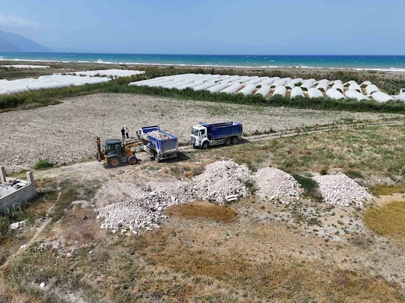 Kuş cennetinden kamyon kamyon moloz ve torbalarca poşet çöp çıktı
