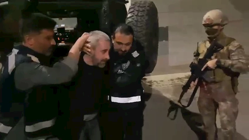 54 ayrı güvenlik kamerasına ait 213 saatlik görüntü incelendi... Berberde kardeşini öldüren şahıs yakalandı
