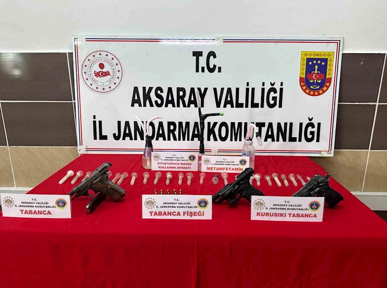 Jandarmanın operasyonunda uyuşturucu ve tabancalar ele geçirildi
