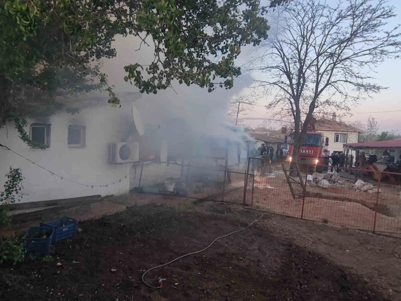 Babaeski’de köy evinde yangın
