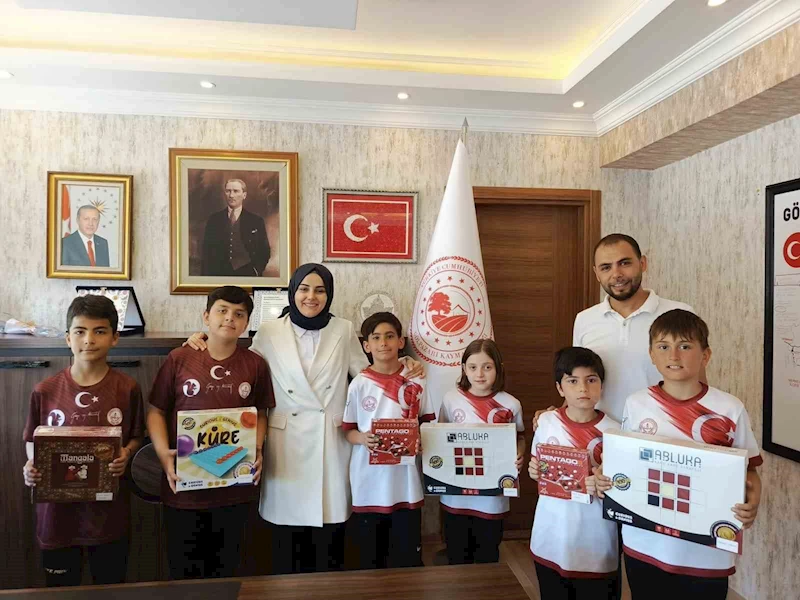 Dereceye giren öğrencilerden kaymakama ziyaret
