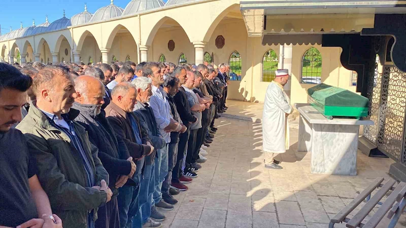 Miras meselesi yüzünden amcası tarafından öldürülen genç toprağa verildi
