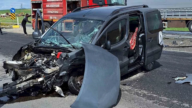 Kırıkkale’de kamyonet ile otomobil çarpıştı: 3 yaralı
