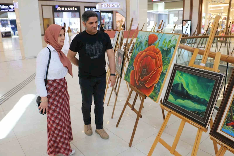 Diyarbakır’da ‘Öğretmen Renkleri’ resim sergisi açıldı
