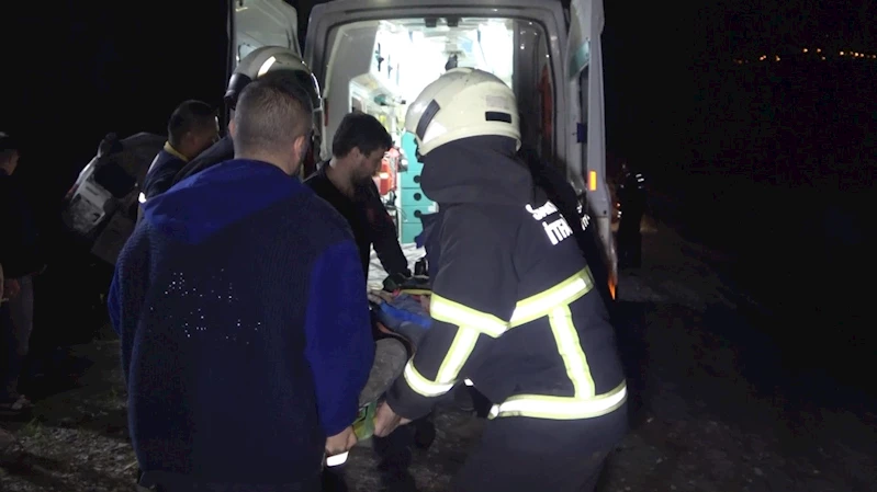 Minibüs şarampole yuvarlandı: 1 ölü, 4 yaralı
