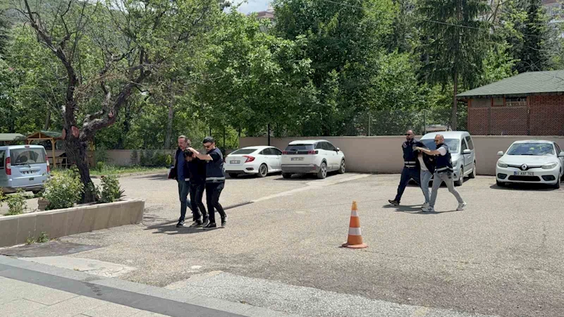 Tokat’ta dövülerek öldürülen kadınla ilgili gözaltı alınan 2 kişi adliyeye sevk edildi
