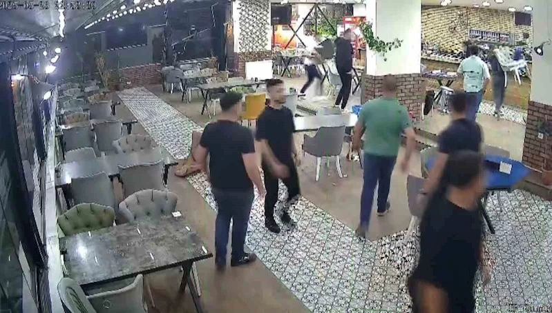 ‘Niye selektör yaptın’ kavgasında sandalye ve okey ıstakaları havada uçtu
