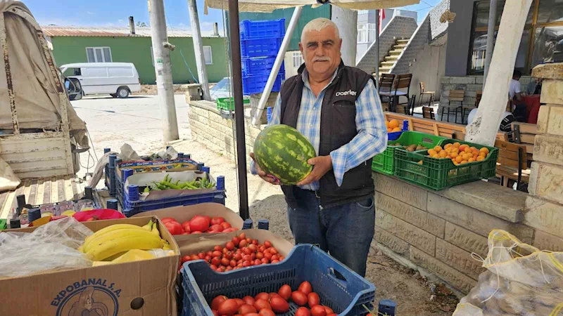 20 yıldır tarlada üretip pazarda satıyor
