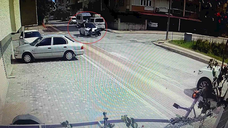 Antalya’da otomobille çarpışan motosiklet sürücüsü havada taklalar attı
