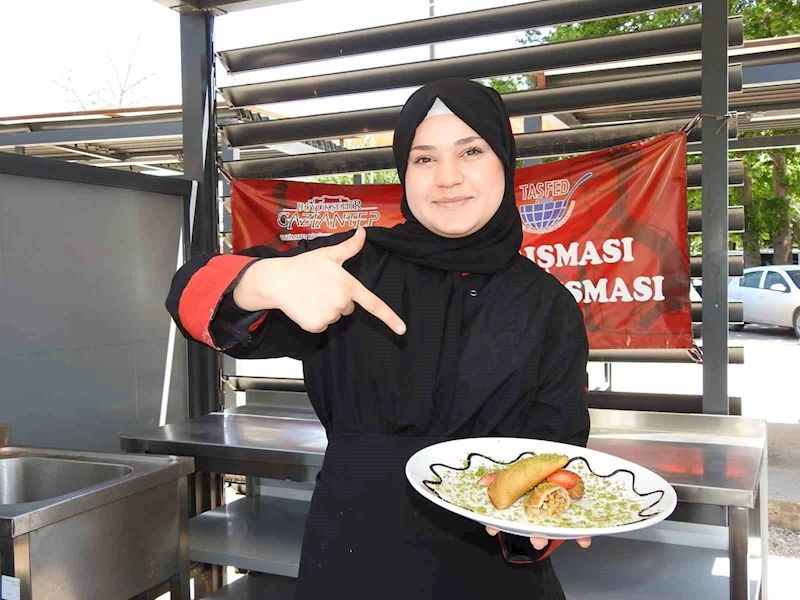 Geleceğin şefleri yemek yarışmasında hünerlerini sergiledi
