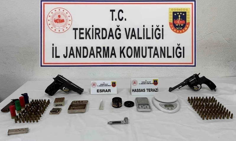 Elbise dolabı uyuşturucu serası çıktı
