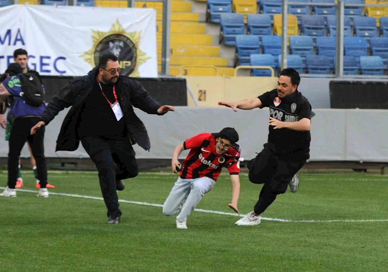 Gençlerbirliği taraftarlarından Süper Lig coşkusu
