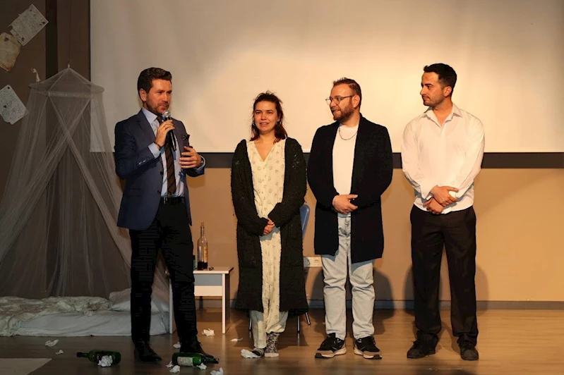 Ödüllü tiyatro oyunu Tavas’ta seyirciyle buluştu
